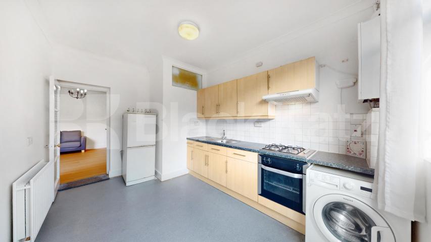 			2 Bedroom, 1 bath, 1 reception Flat			 Cathnor Road, Shepherds Bush